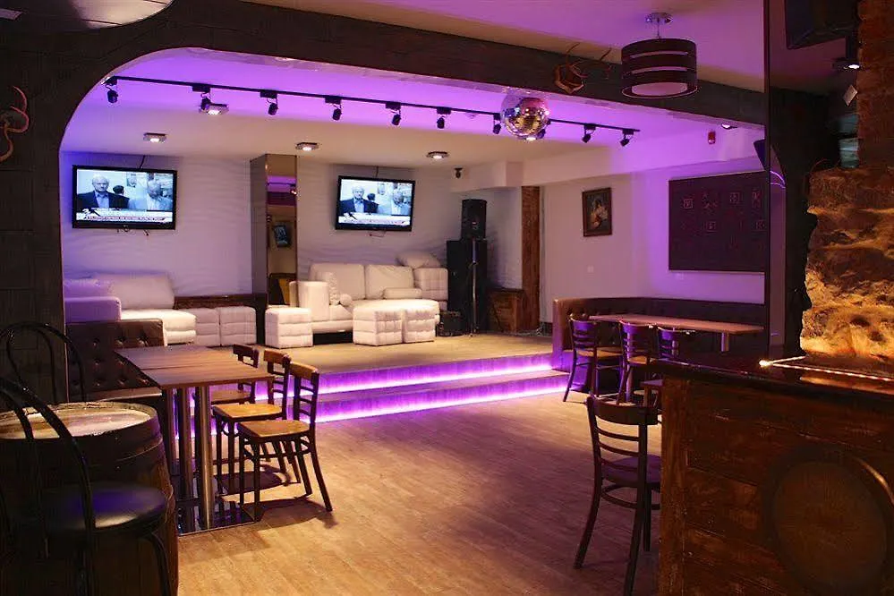 M Montreal Hostel