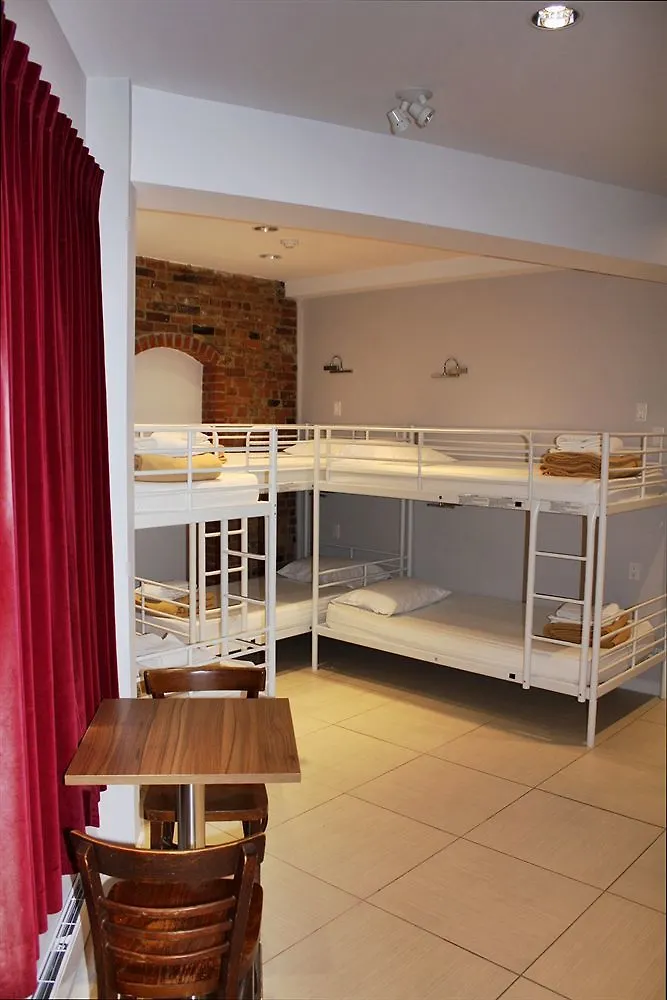 M Montreal Hostel 0*,