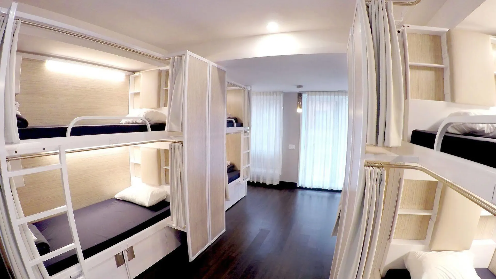 M Montreal Hostel