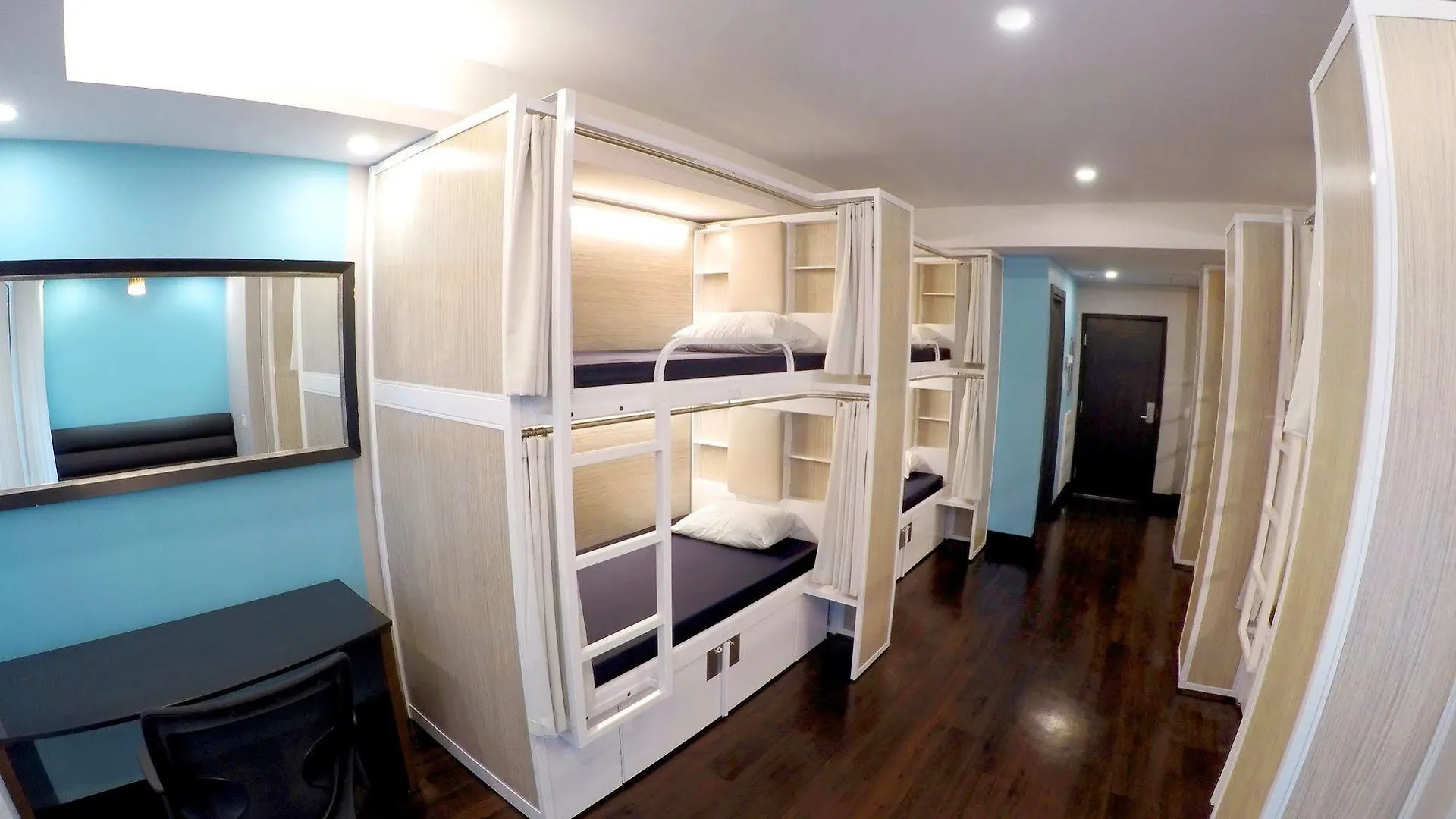 M Montreal Hostel