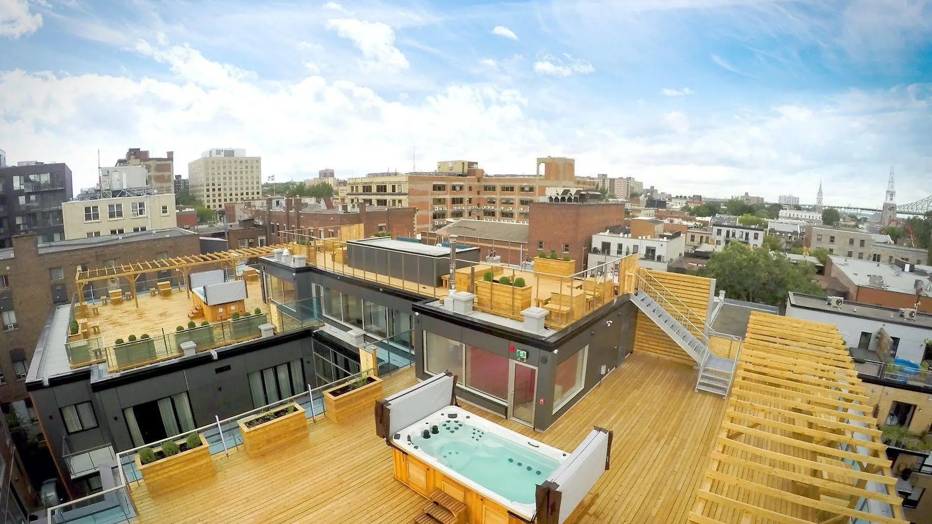 M Montreal Hostel